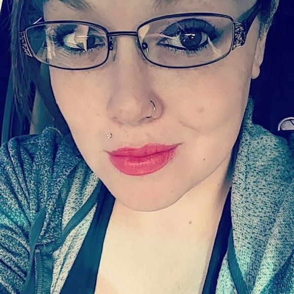 Meet your Posher, Mandi - Picture 1 of 1